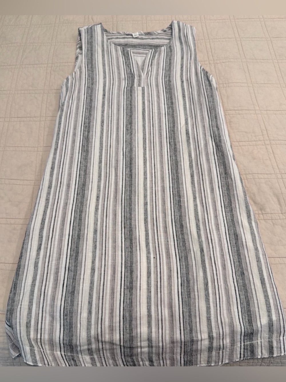 beachlunchlounge Striped Sleeveless cotton/linen Dress in Gray and White